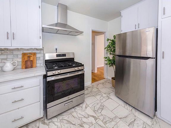 4th image of 2232 1/2 S Carmelina Ave