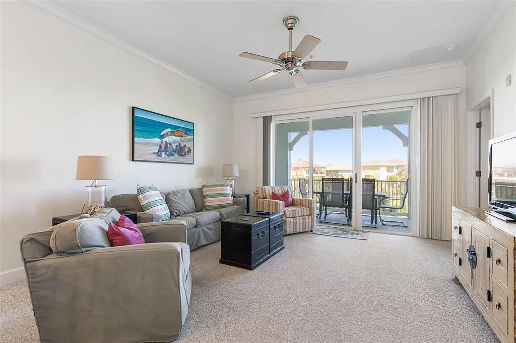 3 bed, 2.0 bath, 1344 sqft, $3,000 — Photo 2
