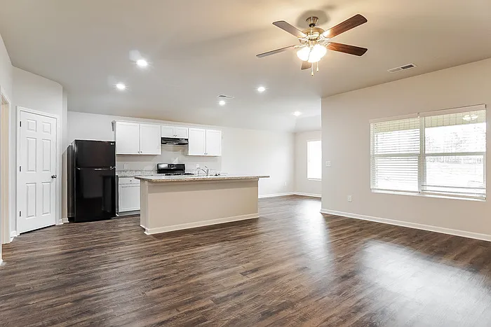220 Camden Park Ave — Photo 4