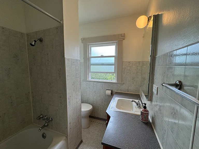 2506 E Lynn St — Photo 12