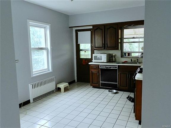 5th image of 7 Fairview Ave