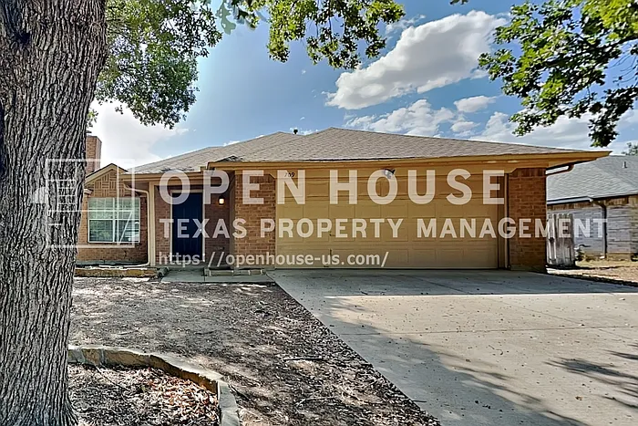 709 Stonebrooke Dr — Photo 1