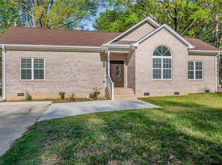 2325 Pinecroft Rd, Greensboro, NC 27407