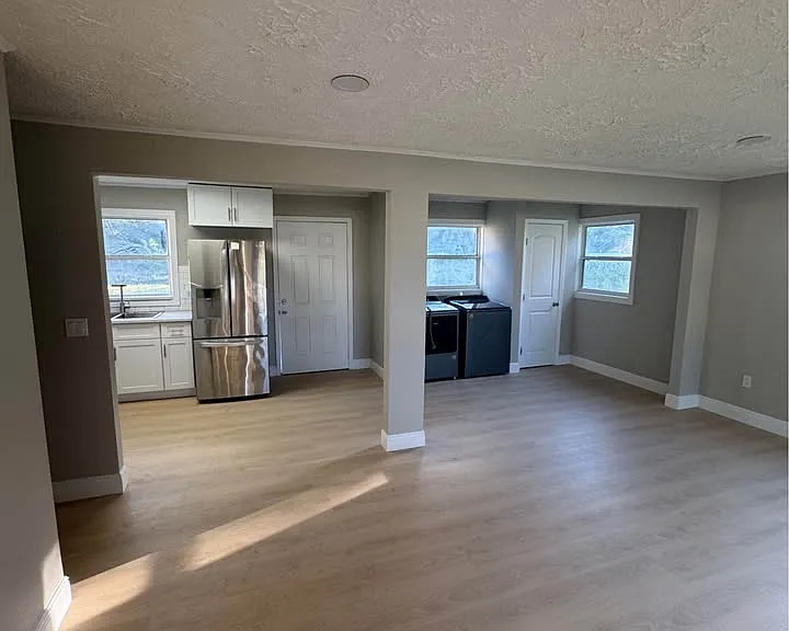4910 Huppel Ave — Photo 24