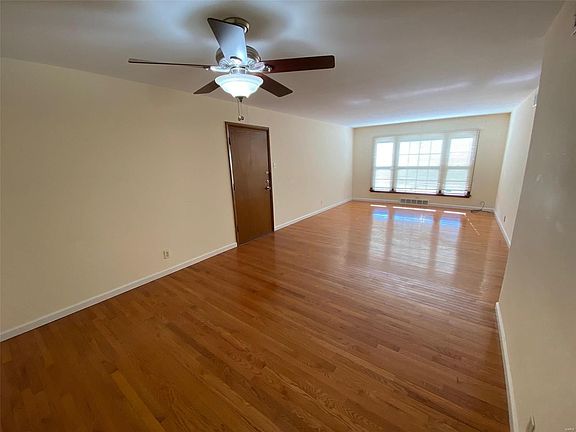 4th image of 605 Thunderbird Ct #D