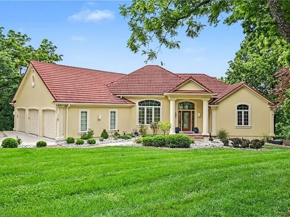 2210 SW Opossum Hollow Rd, Blue Springs, MO 64015
