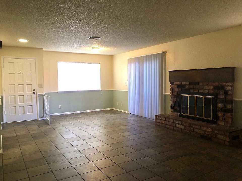 1st image of 823 Spyglass Ln #1