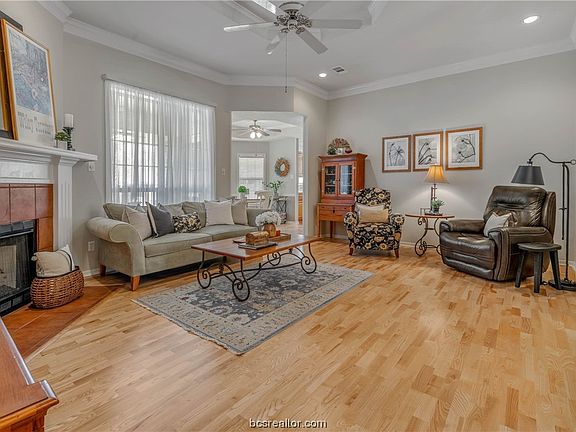 5th image of 1801 Gray Stone Dr