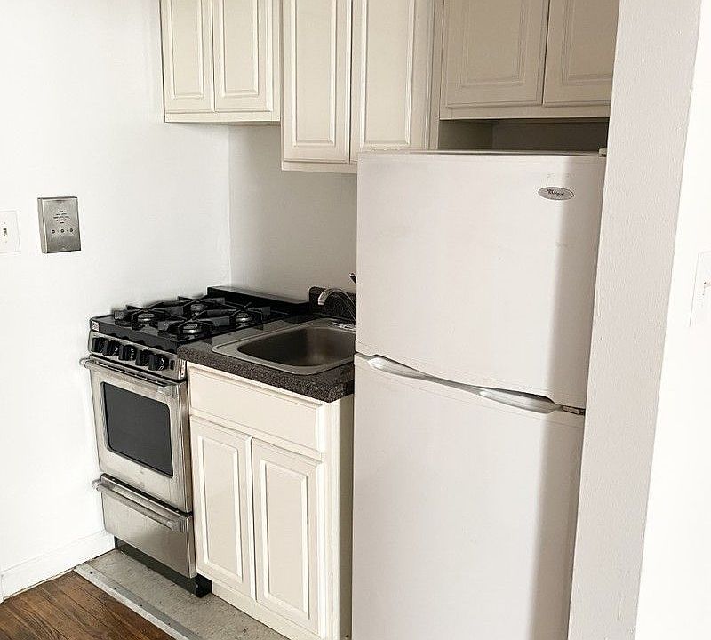2nd image of 200 W 21st St APT 2C