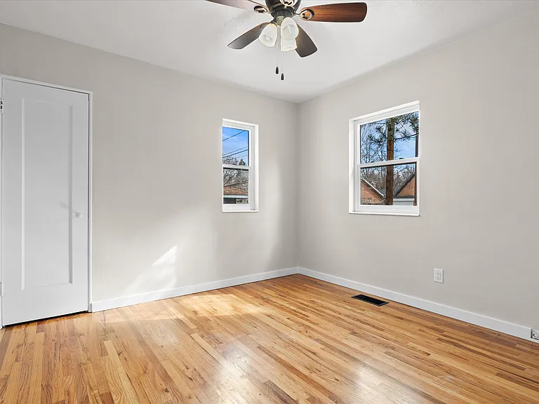545 Modoc Ave — Photo 11