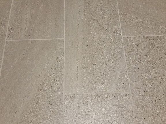 Entry/Kitchen/1/2 bath tile