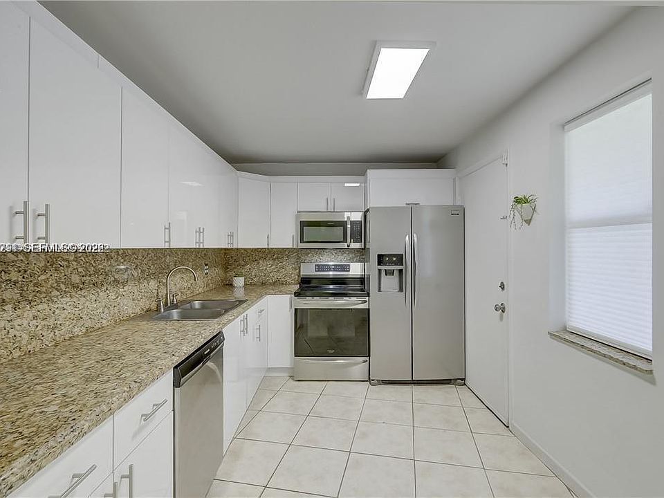 1st image of 1351 NE 191st St #E117