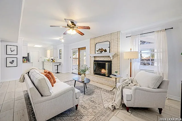 4 bed, 2.0 bath, 2140 sqft, $2,075 — Photo 3