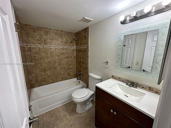 5th image of 9918 Nob Hill Ct #9918