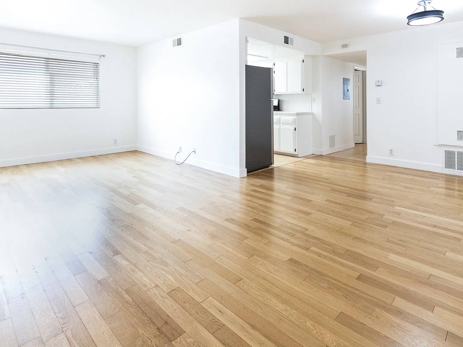 2 bed, $3,200 — Photo 4