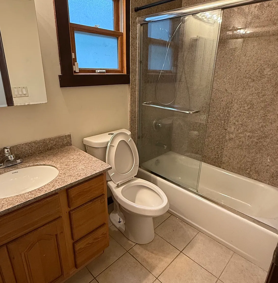 3 bed, 1080 sqft, $3,200 — Photo 4