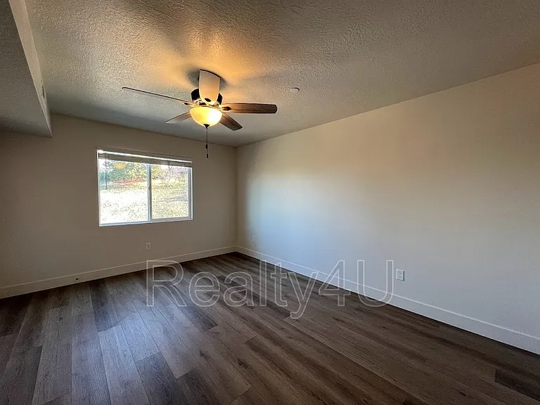 2244 N Canyon Rd — Photo 9