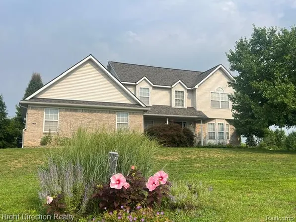 361 Prince Edward Dr, Howell, MI 48843