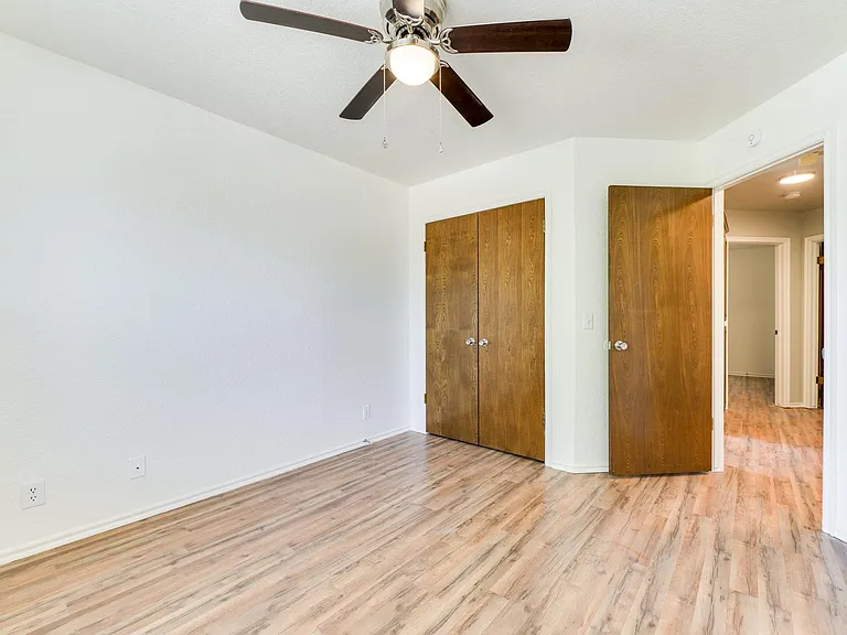 1829 Courtney Ln — Photo 28
