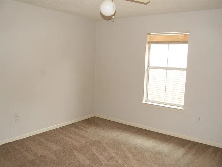2639 Nanette Dr — Photo 6