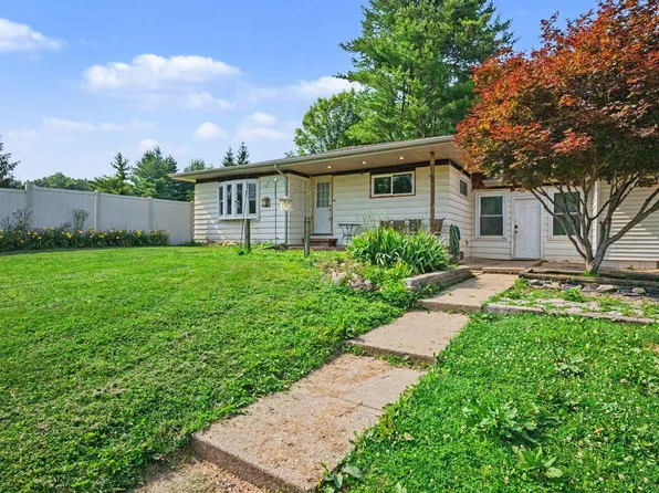 59293 Roberts Rd, Three Rivers, MI 49093
