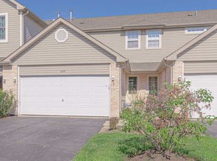 2170 W Adobe Dr, Addison, IL 60101