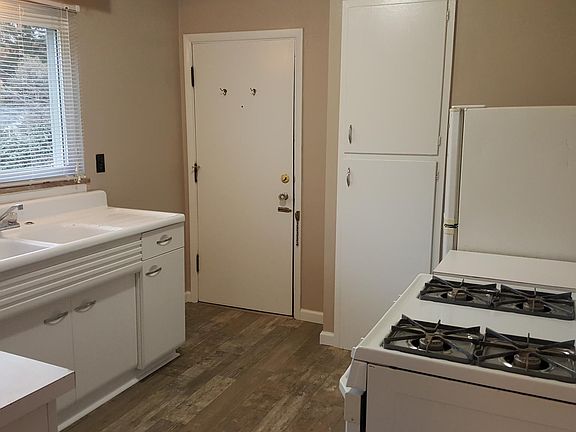 4th image of 3135 Indianola Ave