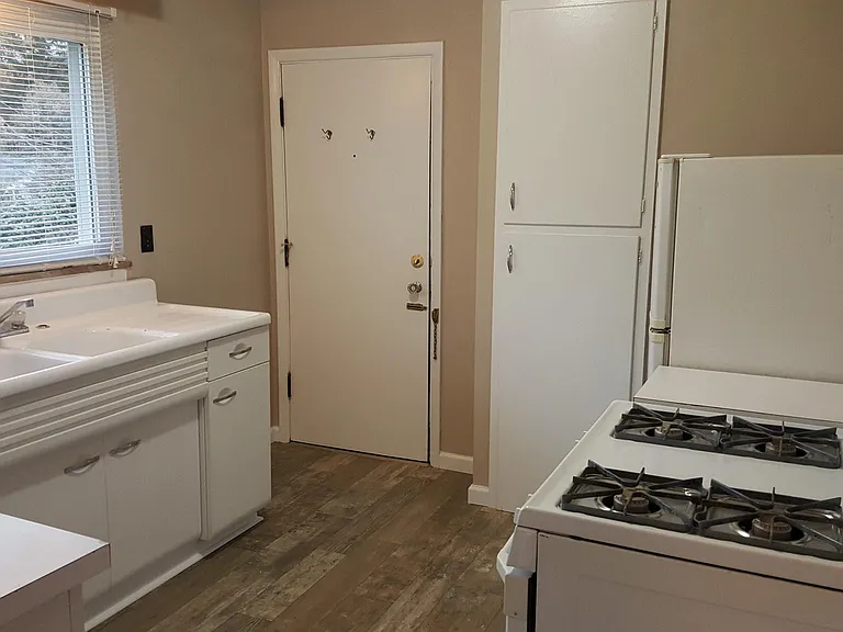 3135 Indianola Ave — Photo 4