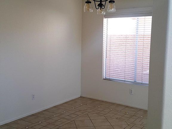 4th image of 1028 W Juanita Ave