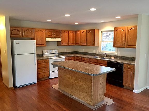 4th image of 505 Summerwood Dr