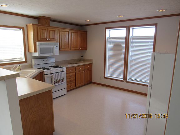 5th image of 16081 Fairfax Ct