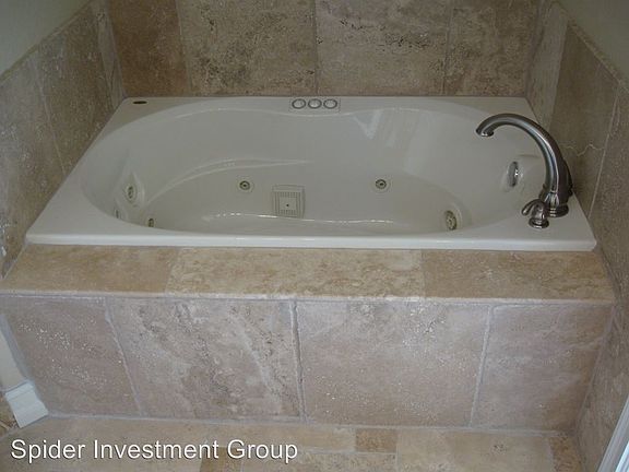 4th image of 533 Daniels Ave