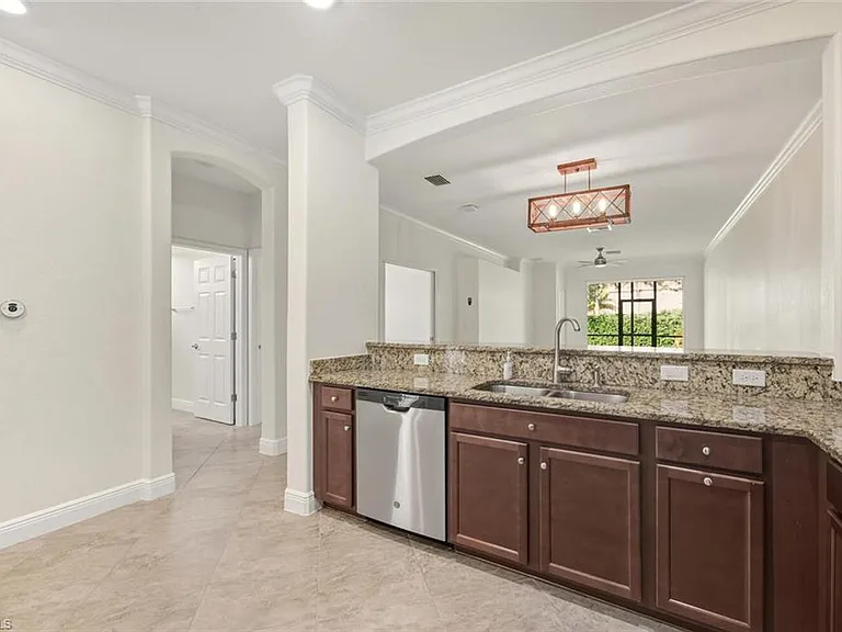 2080 Wellington St — Photo 7