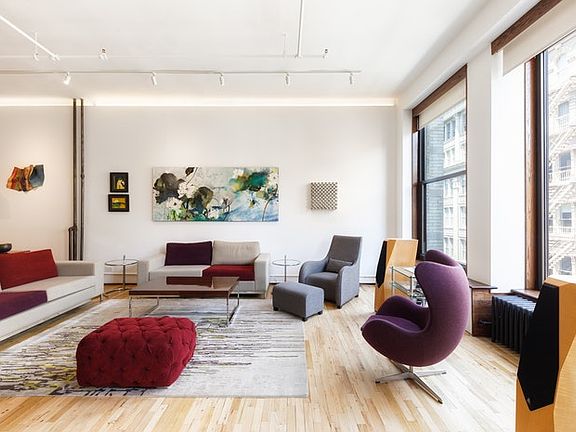 3rd image of 16 E 17th St