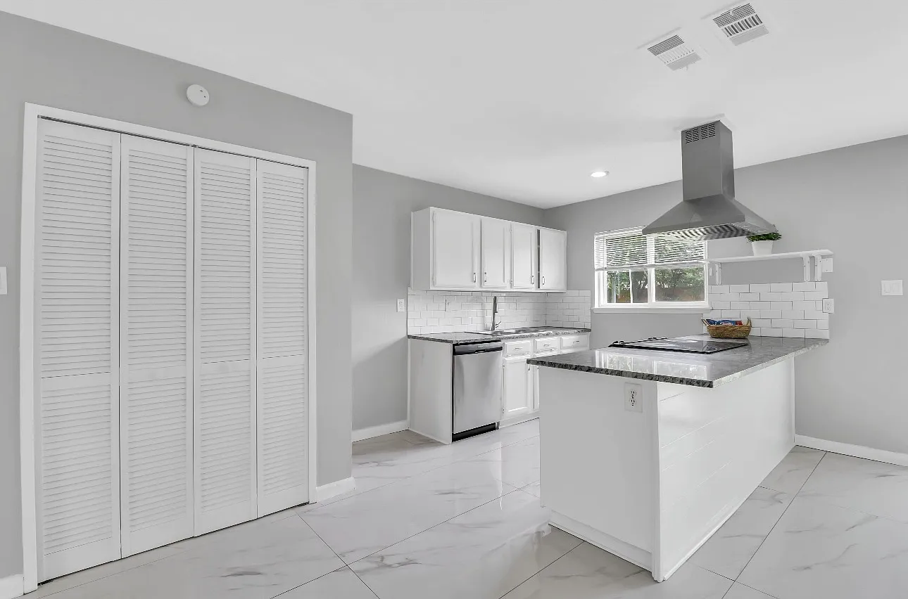3 bed, 1916 sqft, $2,250 — Photo 3