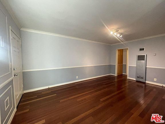 3rd image of 1126 N Formosa Ave