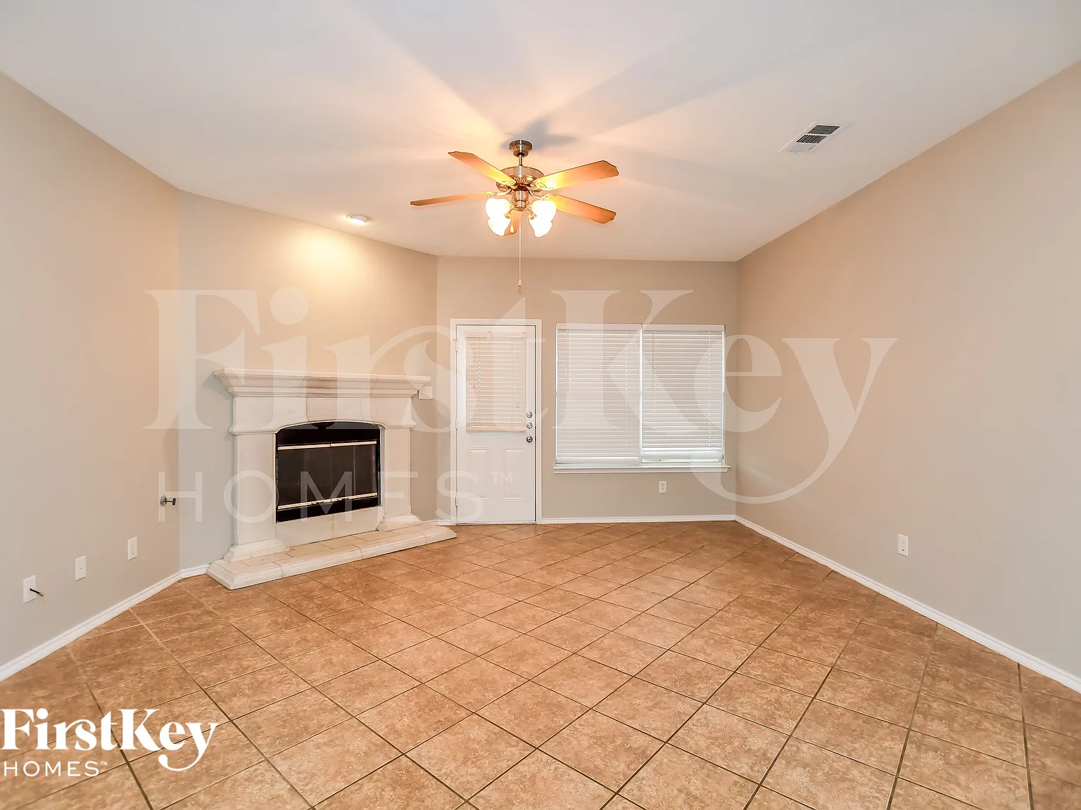 4 bed, 3.0 bath, 2860 sqft, $2,695 — Photo 2