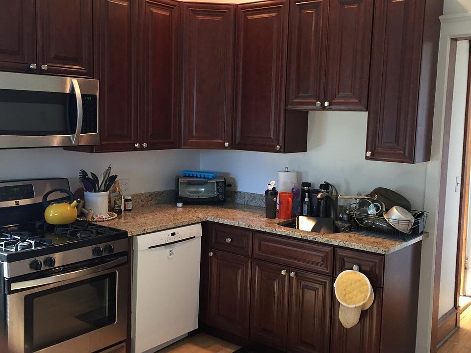 1st image of 1901 N Hoyne Ave #3