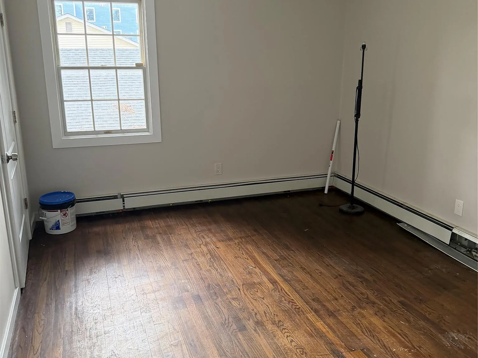 3 bed, 1.0 bath, 1022 sqft, $3,600 — Photo 3