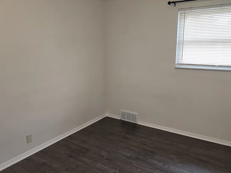 24634 Mabray Ave — Photo 10