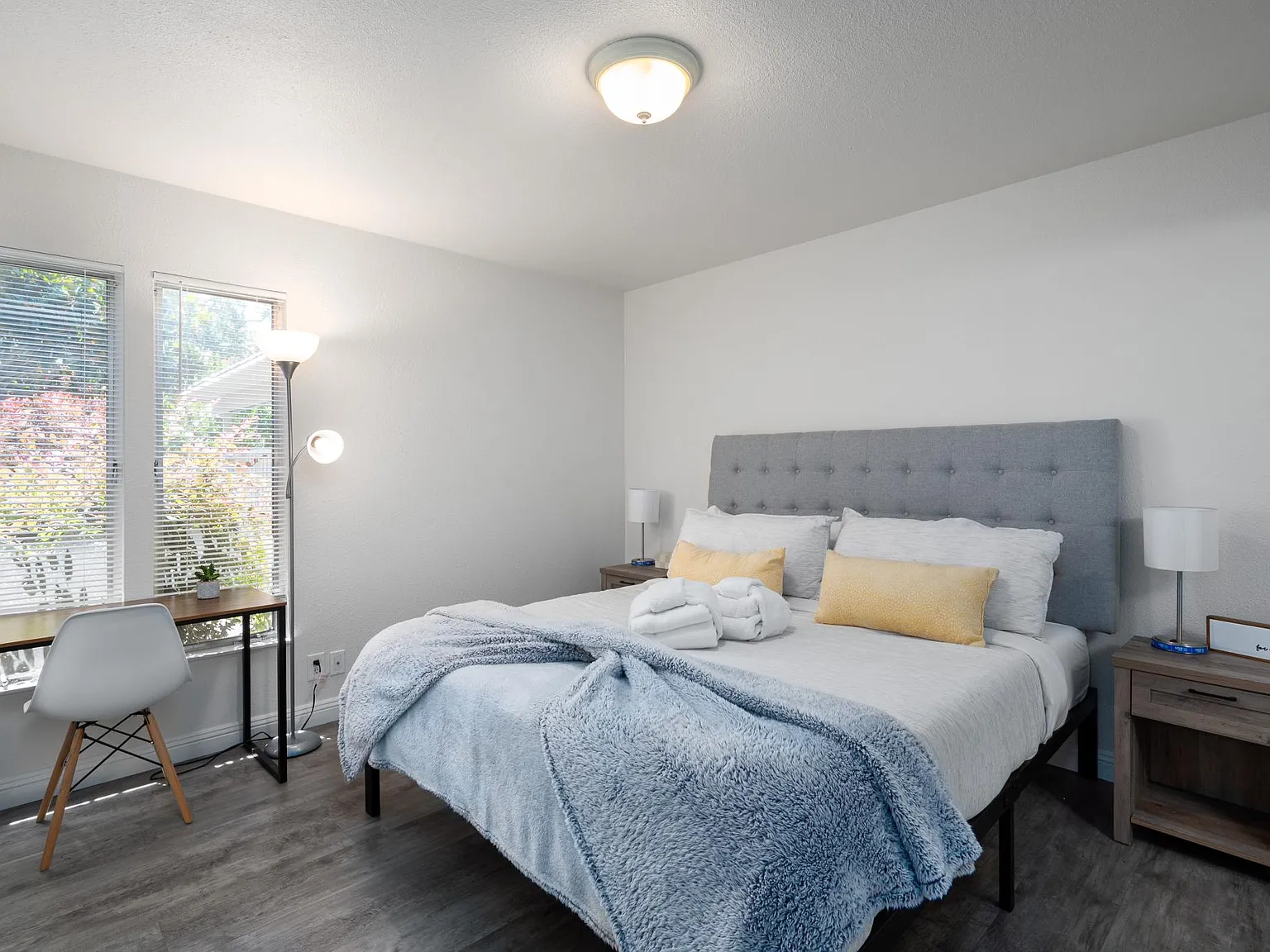 2045 Camel Ln — Photo 2