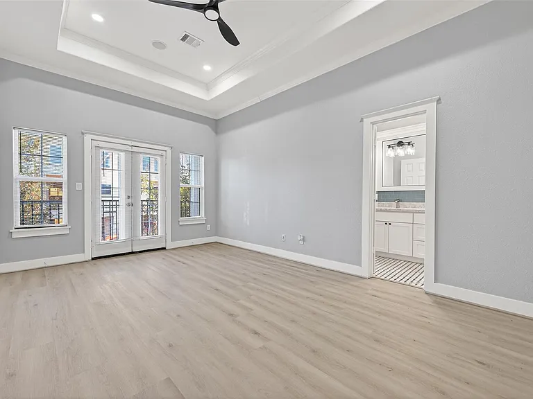1128 E 24th St — Photo 16