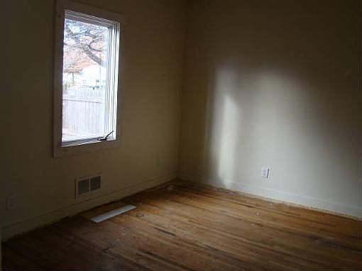5th image of 5725 Logan Ave