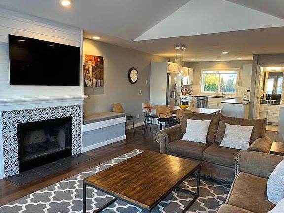 2nd image of 202 Parkway Dr