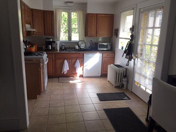4th image of 44 Sherwood Ave