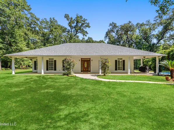 207 Sunset Dr, Lucedale, MS 39452