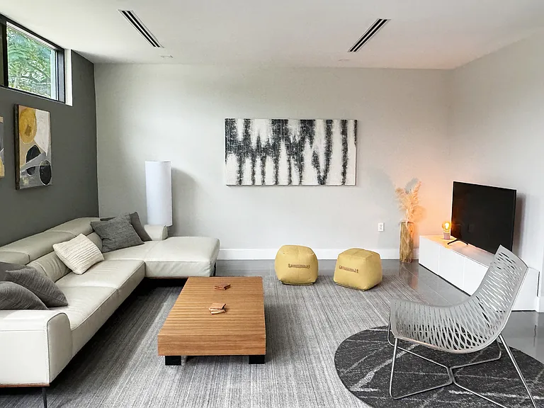 905 SW 9th Ave — Photo 11