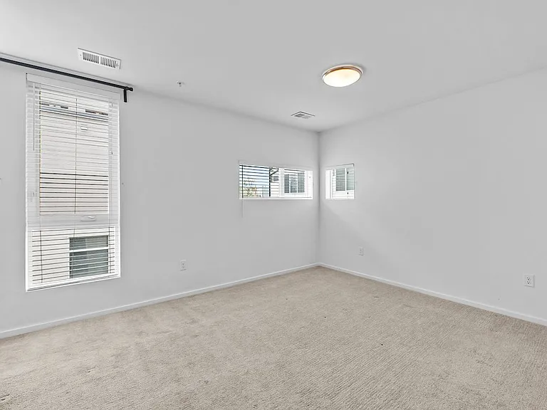 1711 Hooker St #6 — Photo 8