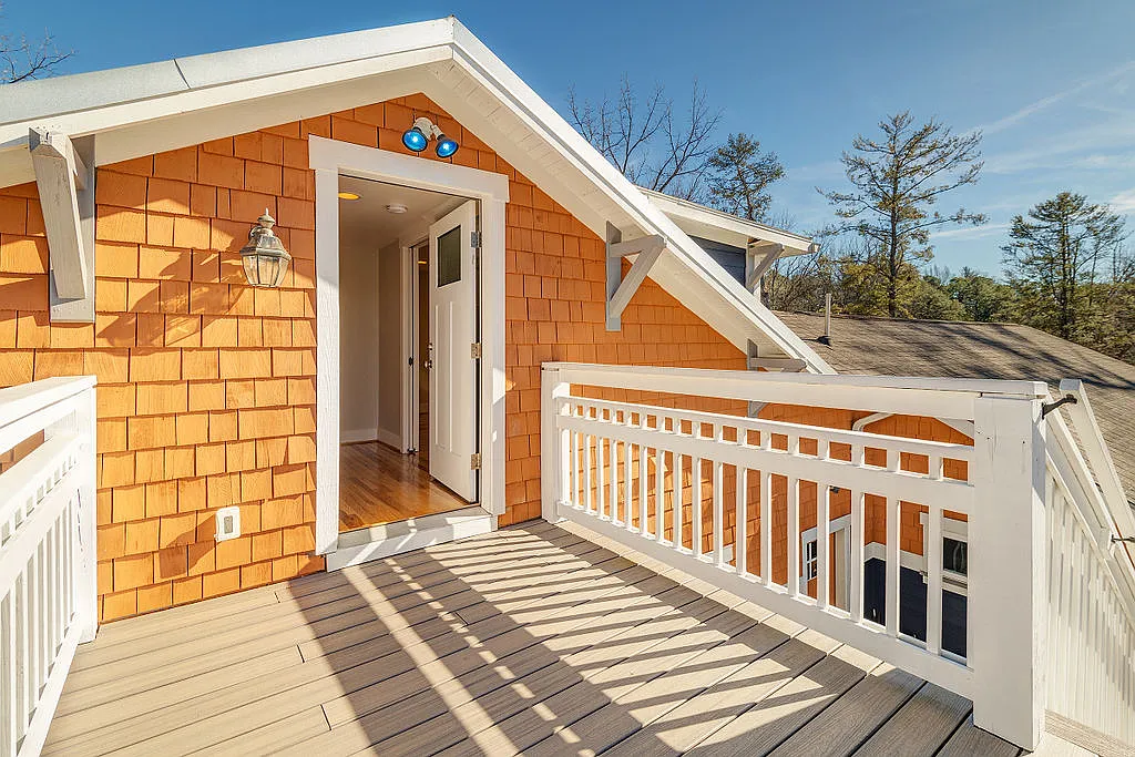 1327 Charlotte Hwy — Photo 1