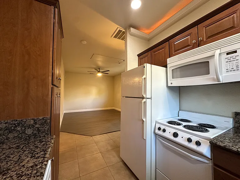 844B Shearer St — Photo 16